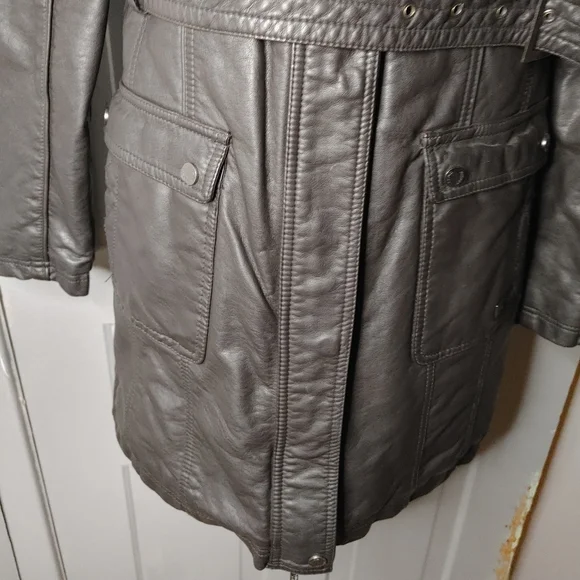Vegan Point Zero Leather Trenchcoat - Picture 3 of 8